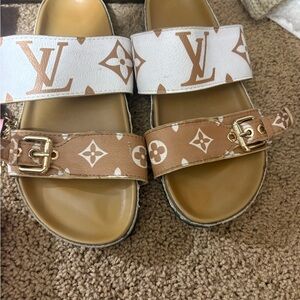 Stylish woman’s Sandals - White and Tan